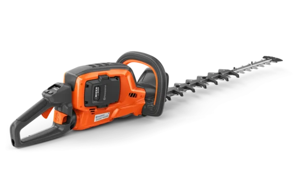 Harness precision with the Husqvarna 522iHD60: a durable, battery-powered hedge trimmer ideal for detailed shaping and robust cutting tasks.